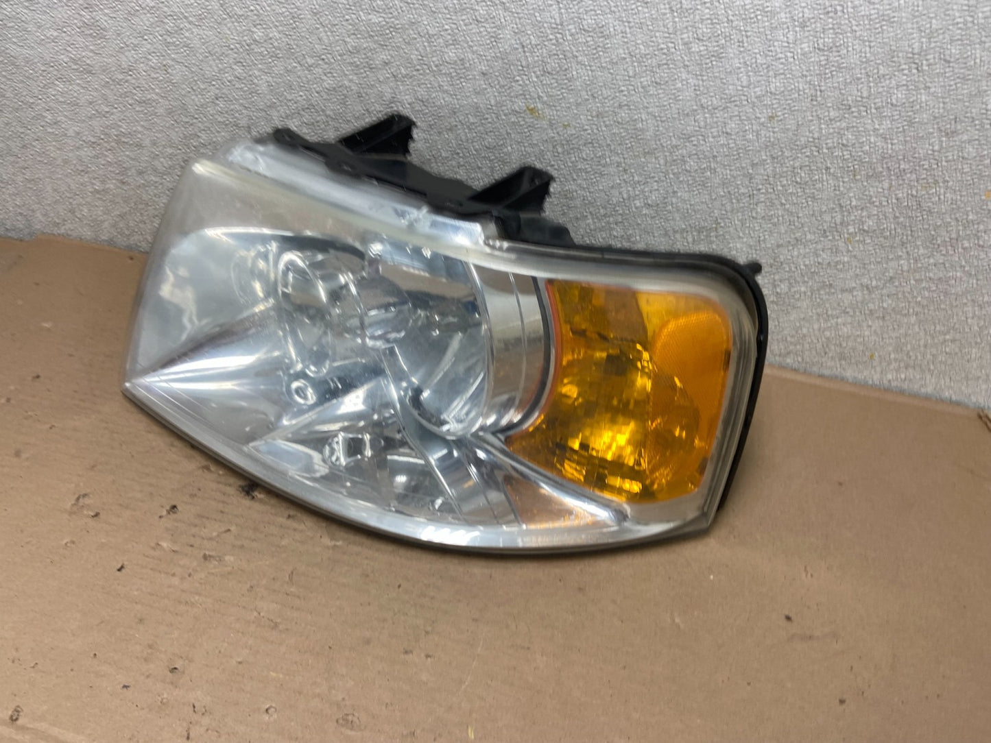 2003 - 2006 Ford Expedition Left Driver LH Side Headlight Halogen Oem AA9935 DW1