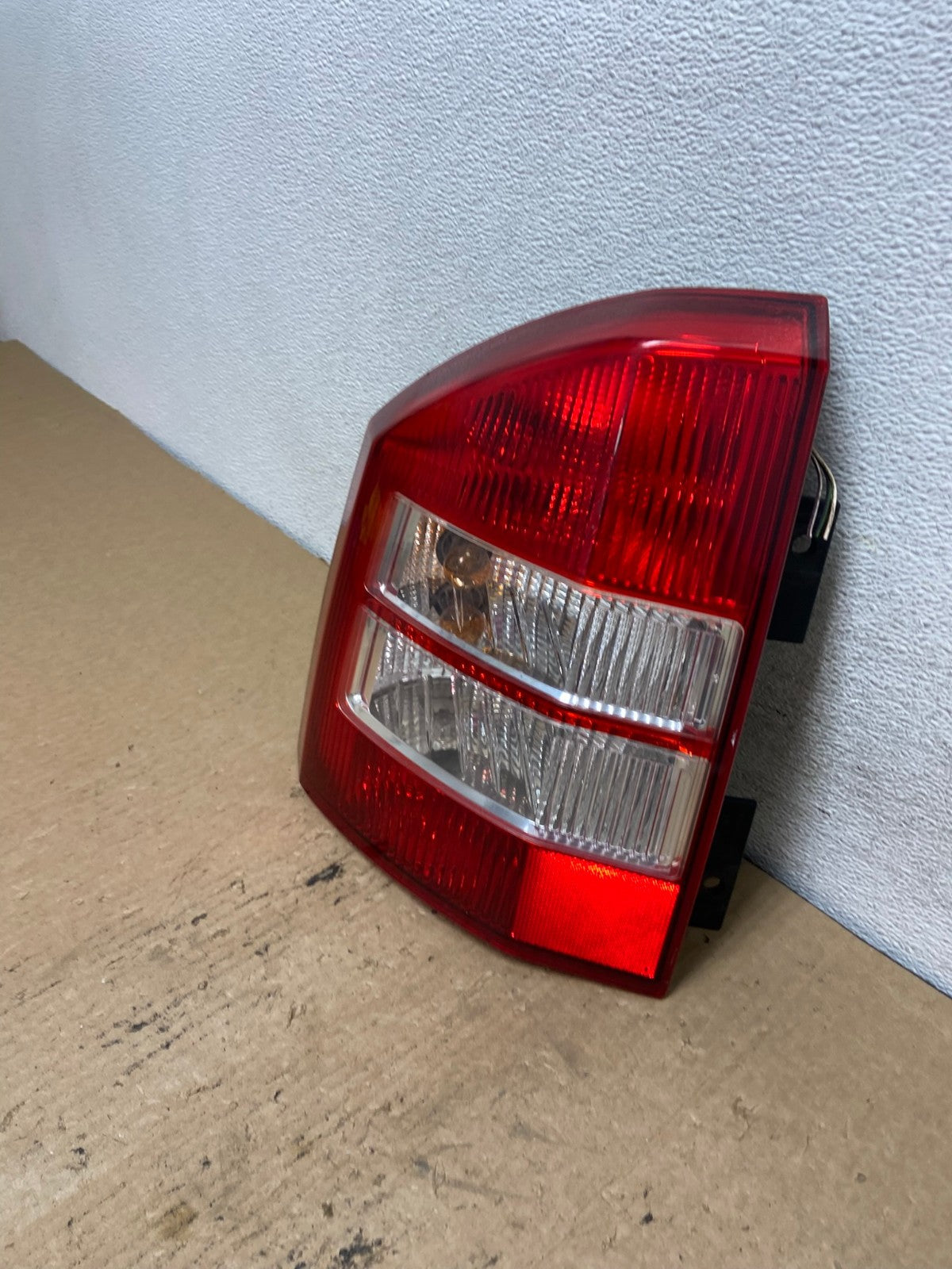 2007 2008 2009 2010 Jeep Compass Left Driver LH Side Tail Light AG2512 LK1