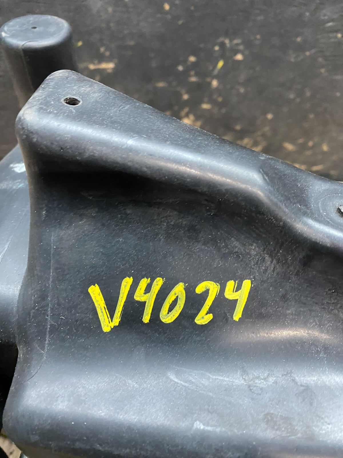 2011-2022 Jeep Grand Cherokee 5.7L V8 Air Cleaner Hose Tube OEM V4024 DG9