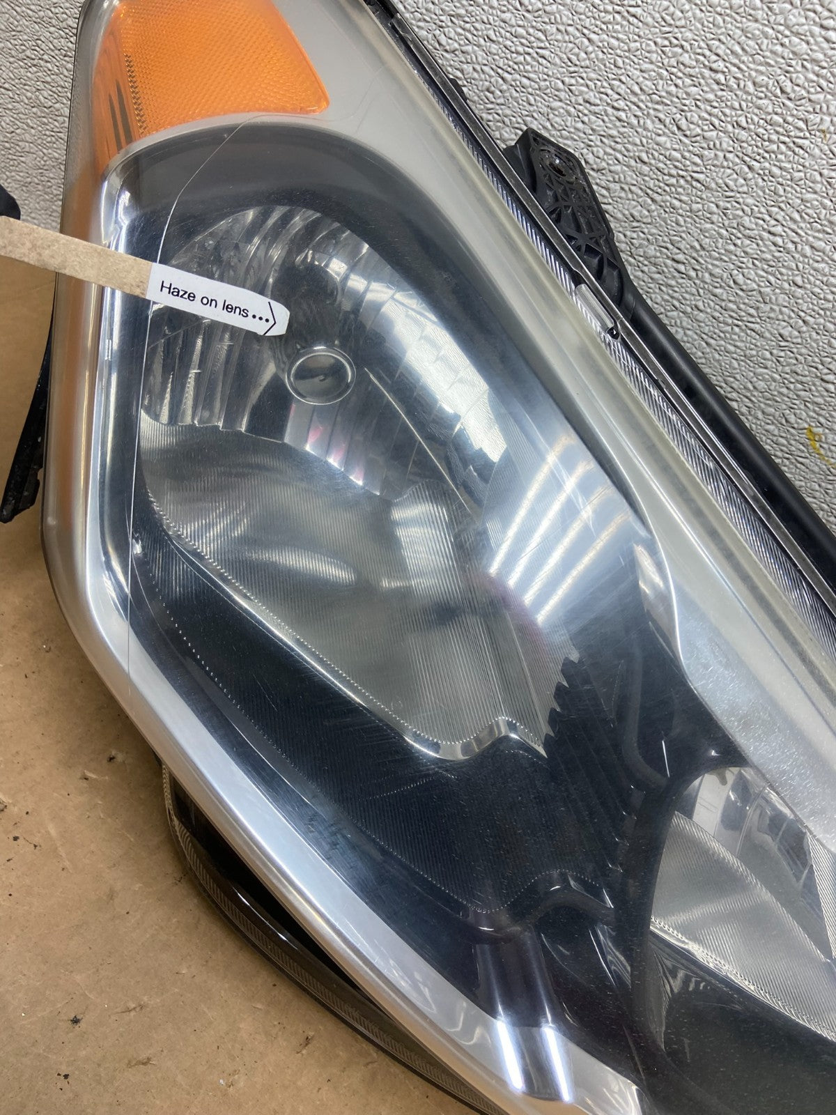 2012 - 2013 Kia Soul Right Passenger RH Headlight Halogen Z6672 DW5