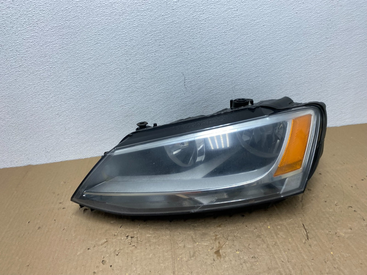 2011 to 2014 Volkswagen Jetta Left Driver LH Headlight Halogen OEM AC0351 DW0