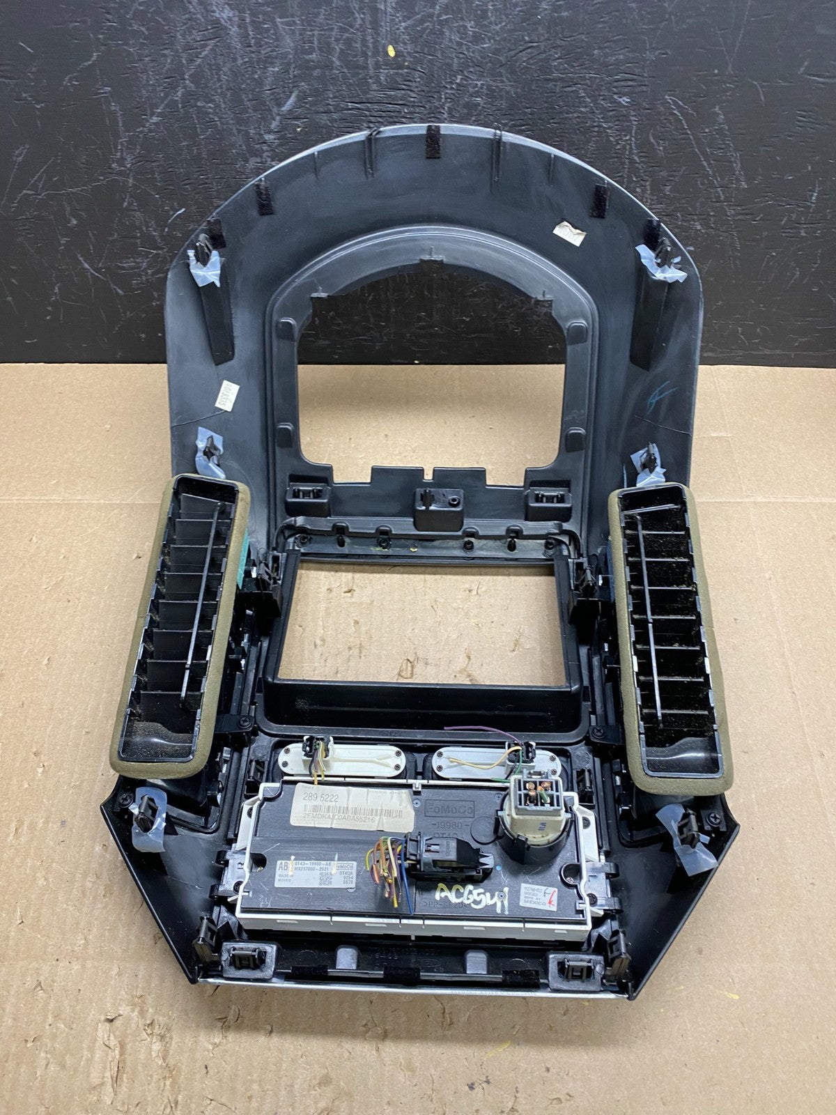 2007 - 2010 Ford Edge Heater Climate Control Radio Control Dash Bezel AC6541 DG6