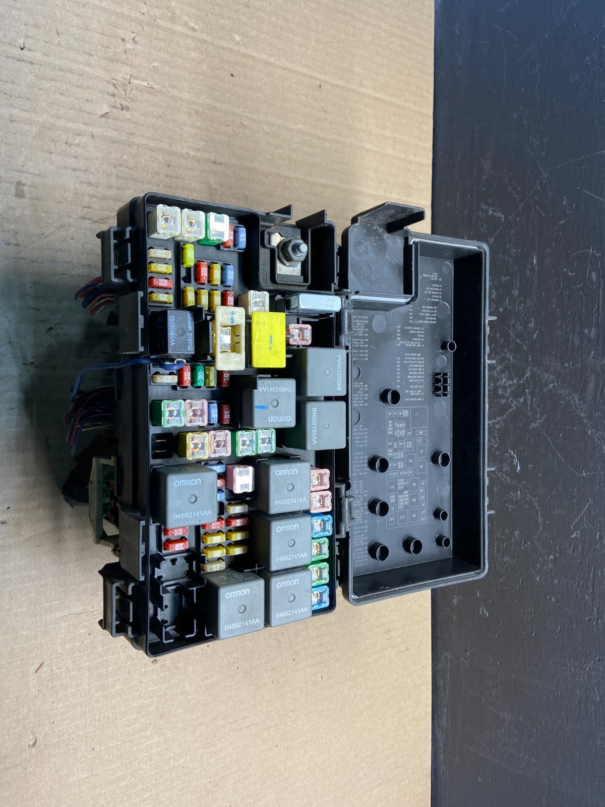 2007 dodge nitro TIPM Integrated Power Fuse Relay Junction Box AC0518 DG0