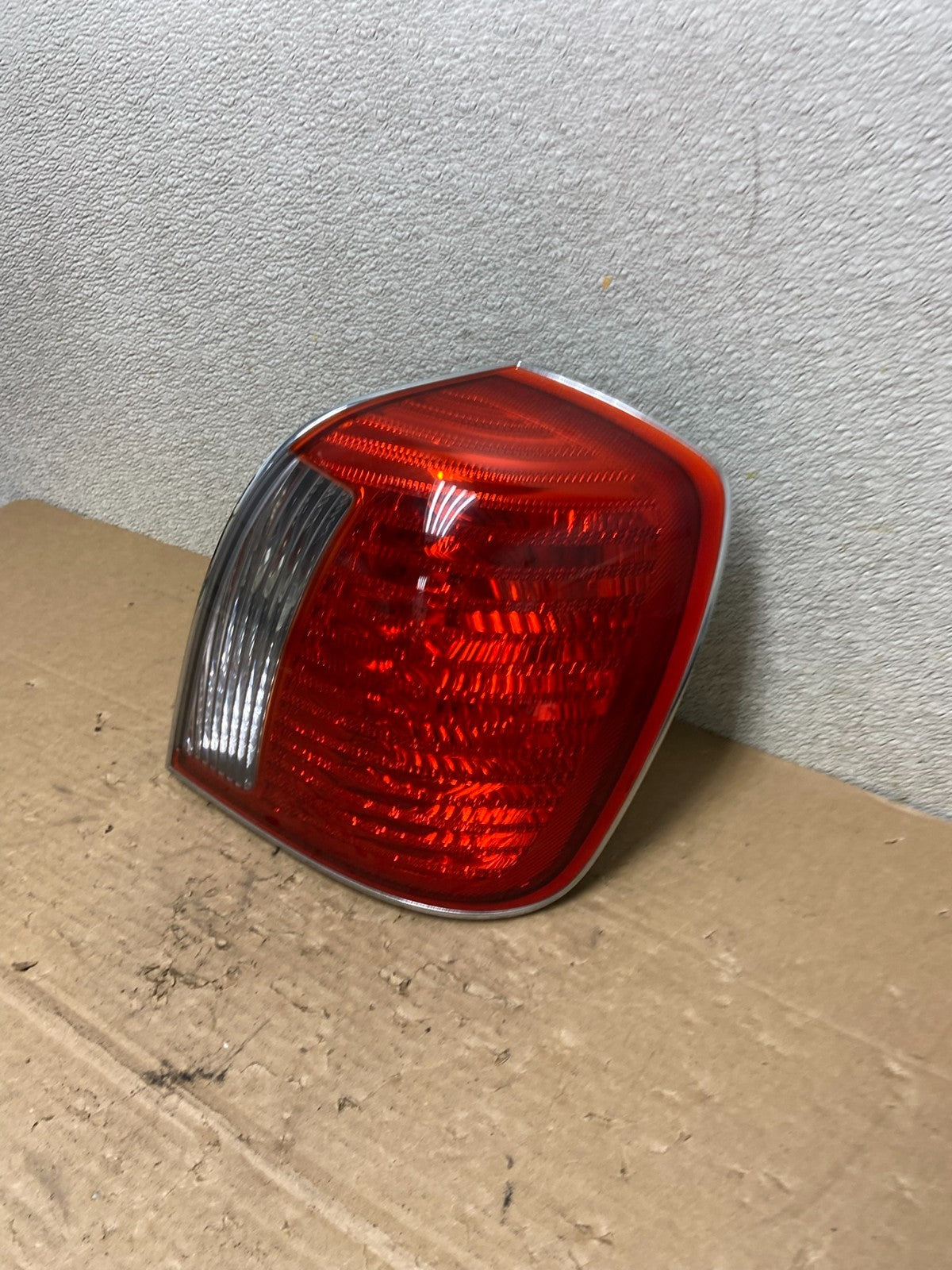 2004 to 2005 Hyundai XG350 Passenger Right Side Tail Light AB4818 LK1
