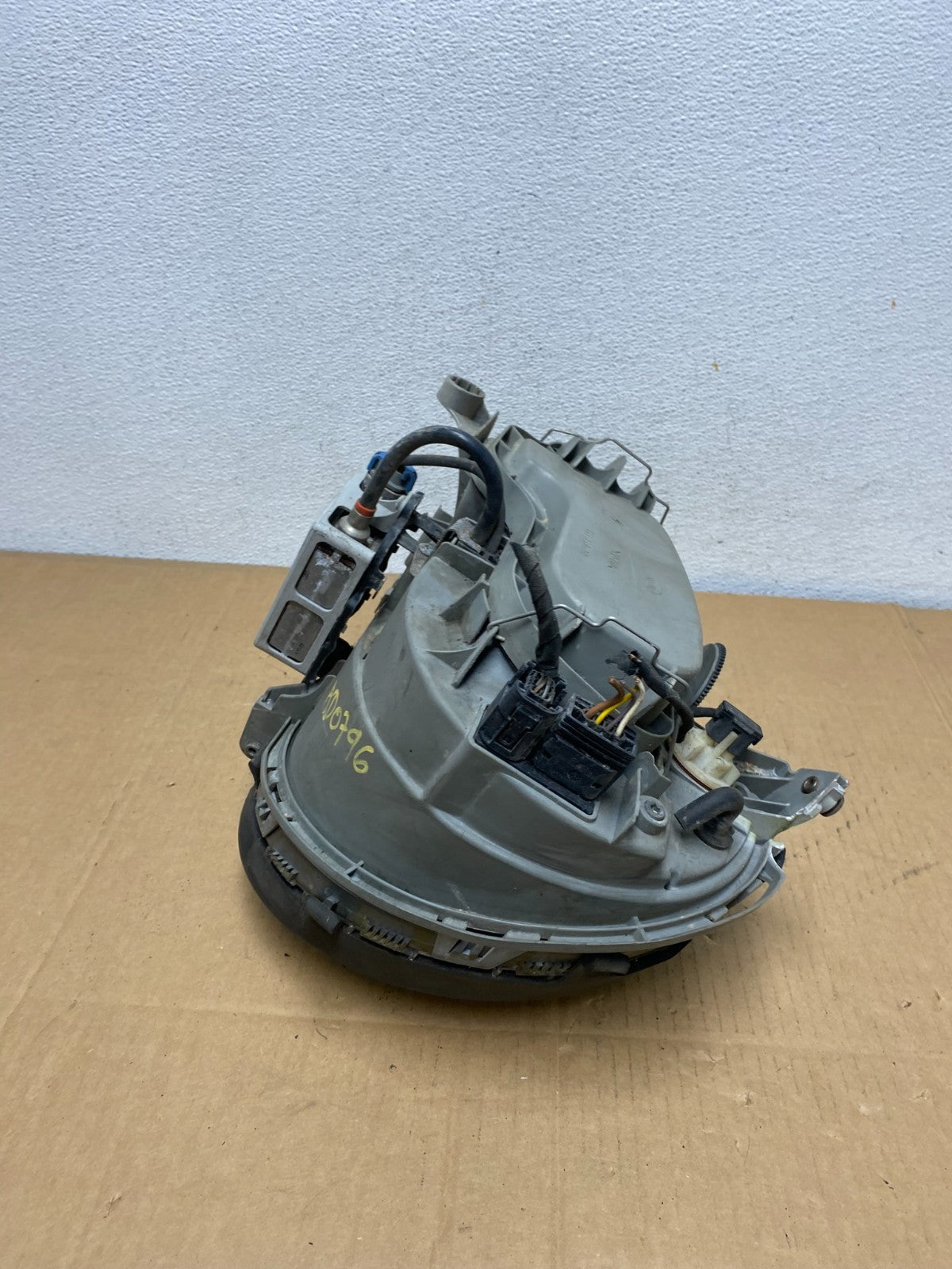 1996-1999 Mercedes E E320 E430 Right Passenger Xenon HID Headlight AD0796 DW5