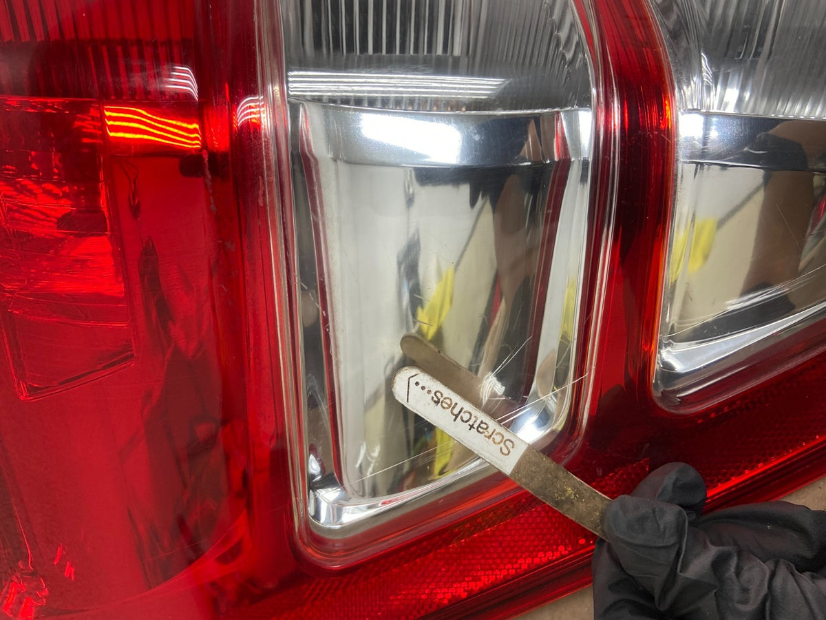2006 to 2011 Suzuki Grand Vitara Left Driver LH Tail Light AG4747 DG3