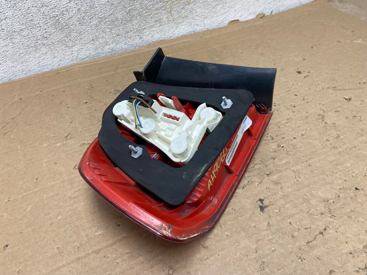 2006 2007 2008 Bmw 328i 3 Series Right Passenger Side Tail Light AH9060 LK4