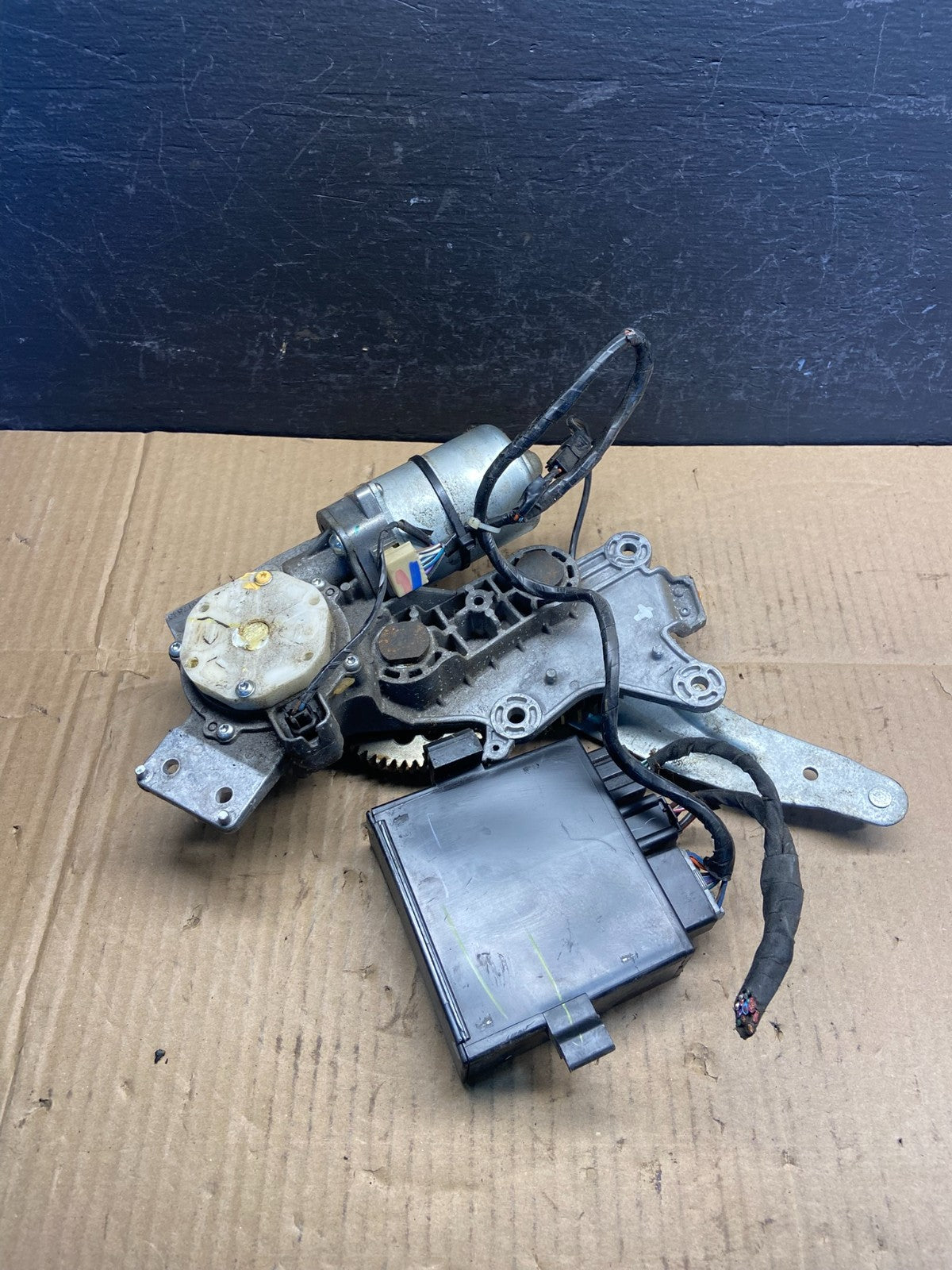 2009-2012 GMC Acadia Power Motor Liftgate Tailgate Control Module AD2982 DG0
