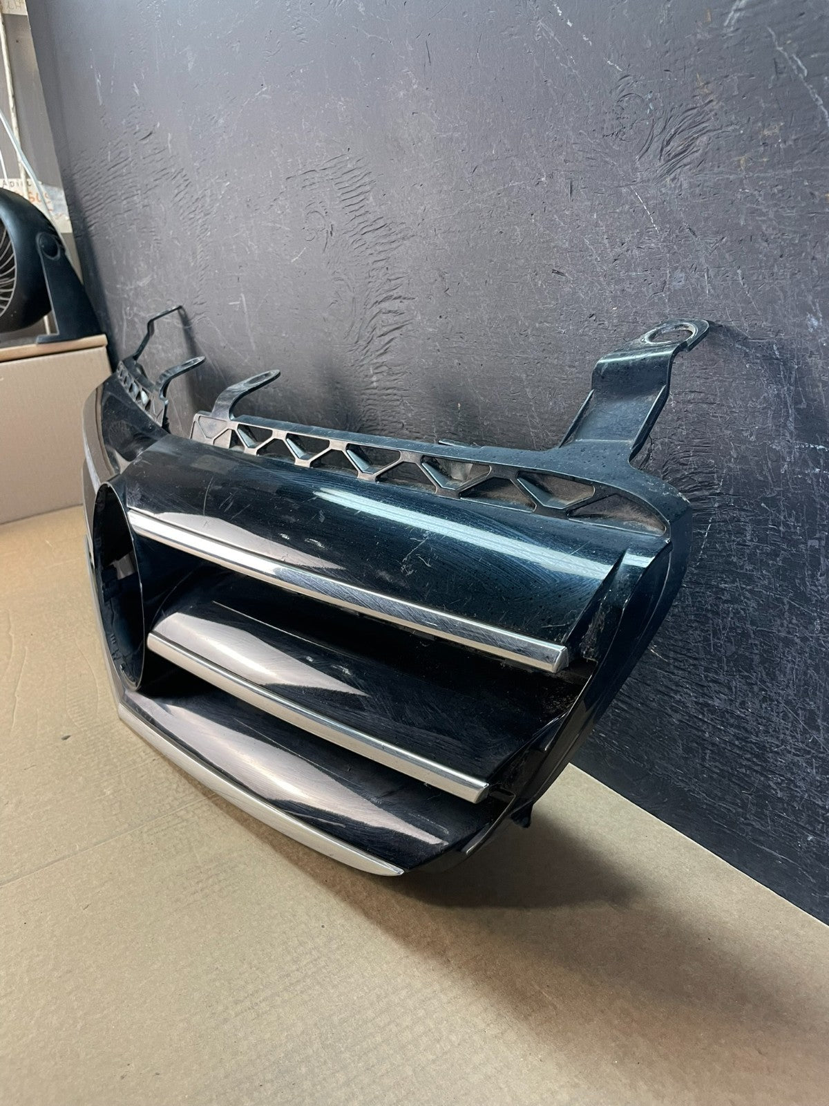 2006-2008 Mercedes W251 R-Class R350 R500 Front Upper Grill Grille af5196 DG1