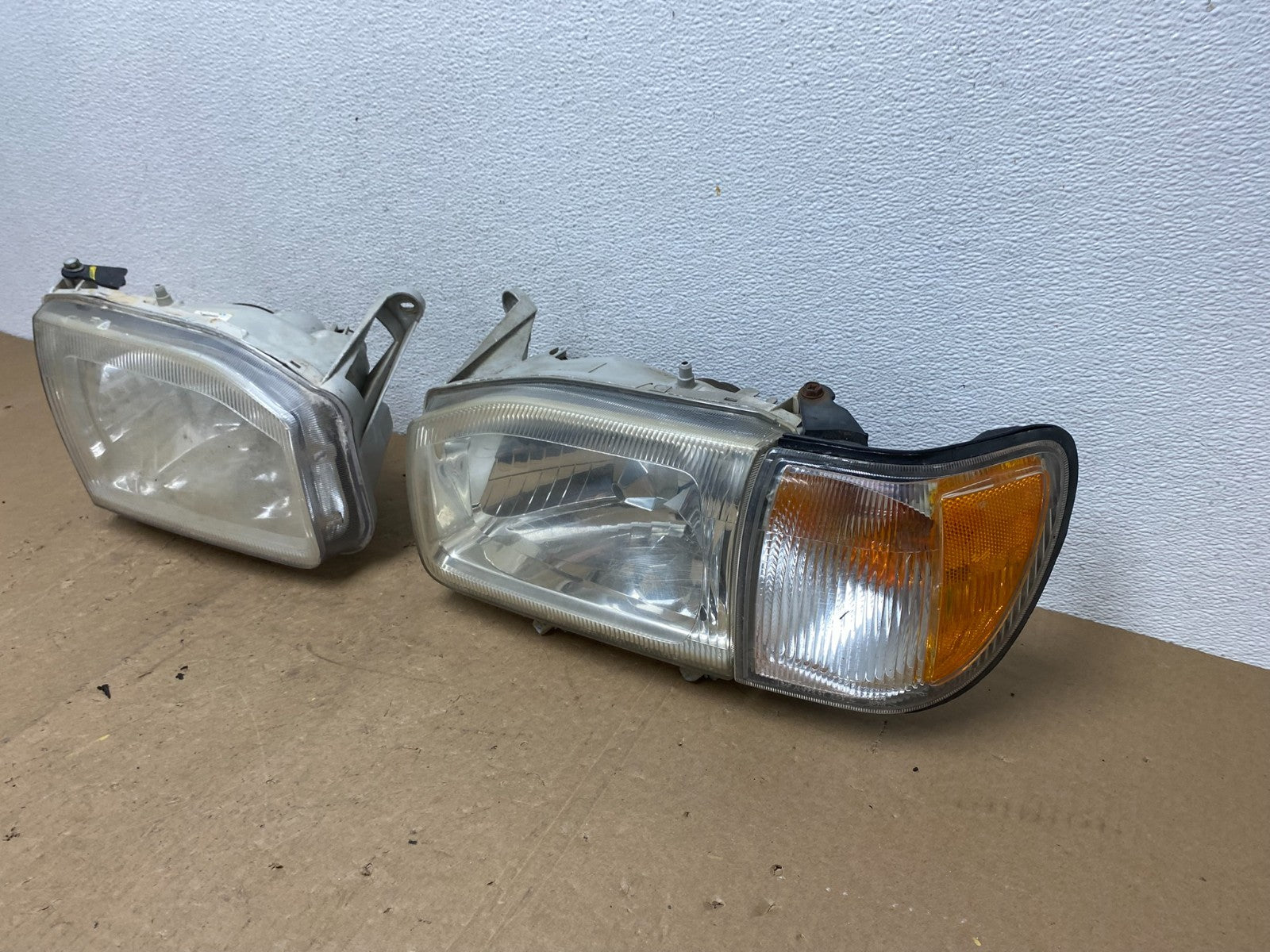 1999-2004 Nissan Pathfinder Left+Right Side Set Halogen Headlights AC5824 DW1