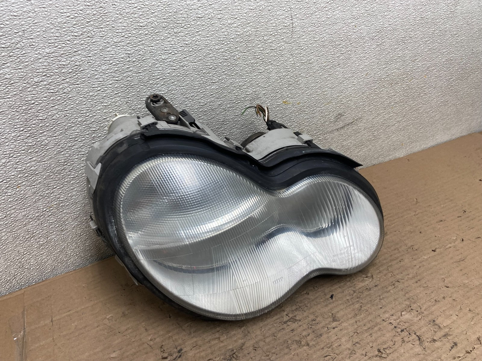 2001 - 2004 Mercedes-Benz C Class Halogen Right Passenger Headlight AA9657 DW2
