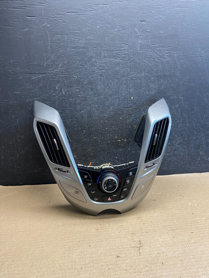 2012 - 2015 Kia Rio Veloster Climate Control Panel Trim Air Vents ah3597 DG0