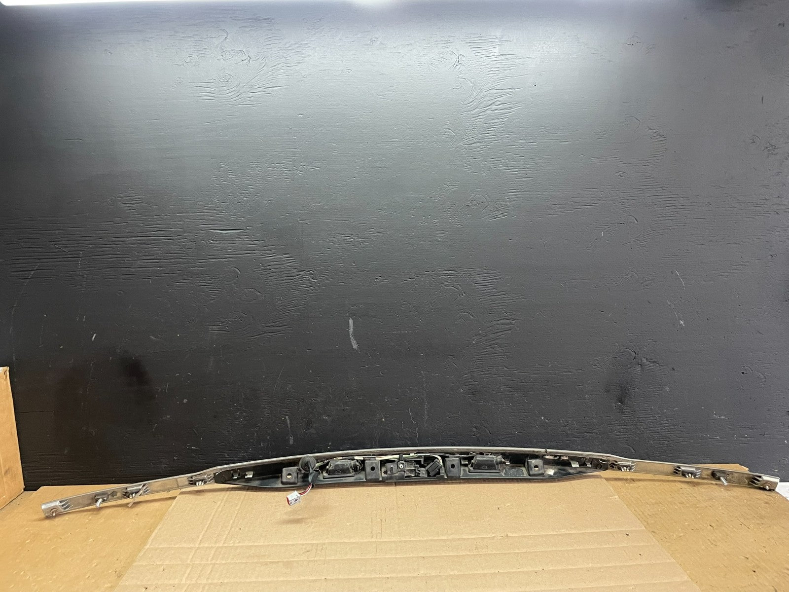 2011 to 2014 Ford Explorer Rear Tailgate Gate Trim Molding With Camera AB7593 DG6