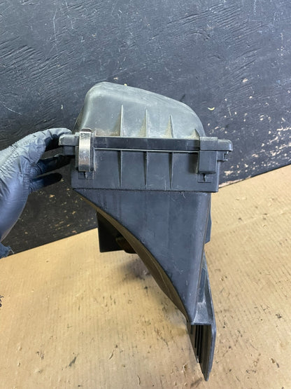 2002 to 2008 BMW 7 E65 E66 750Li 750i Right Air Cleaner Intake Box AA5994 DG3