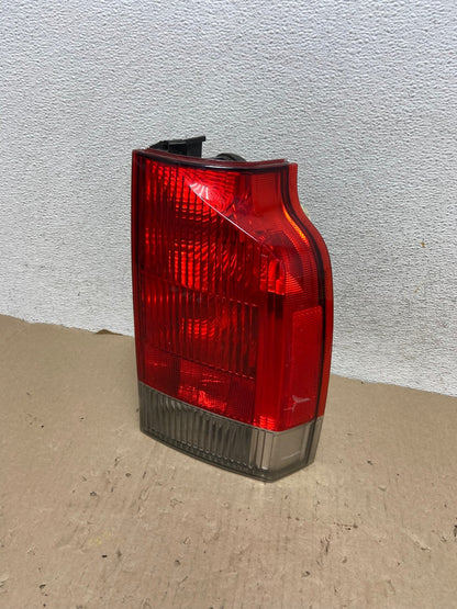 2001 - 2004 Volvo XC70 V70 Right Passenger Side LH Tail Light AG6946 LK0