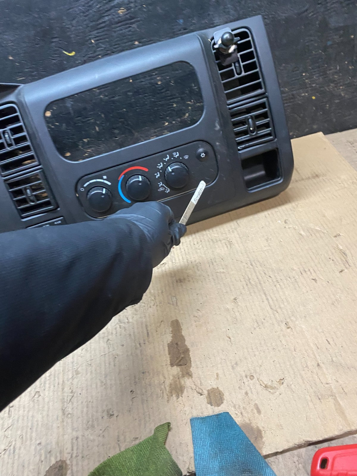 2001 2004 Dodge Dakota Speedometer Climate  Control Radio Panel Bezel X3160 DG6