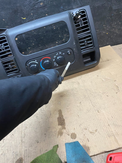 2001 2004 Dodge Dakota Speedometer Climate  Control Radio Panel Bezel X3160 DG6