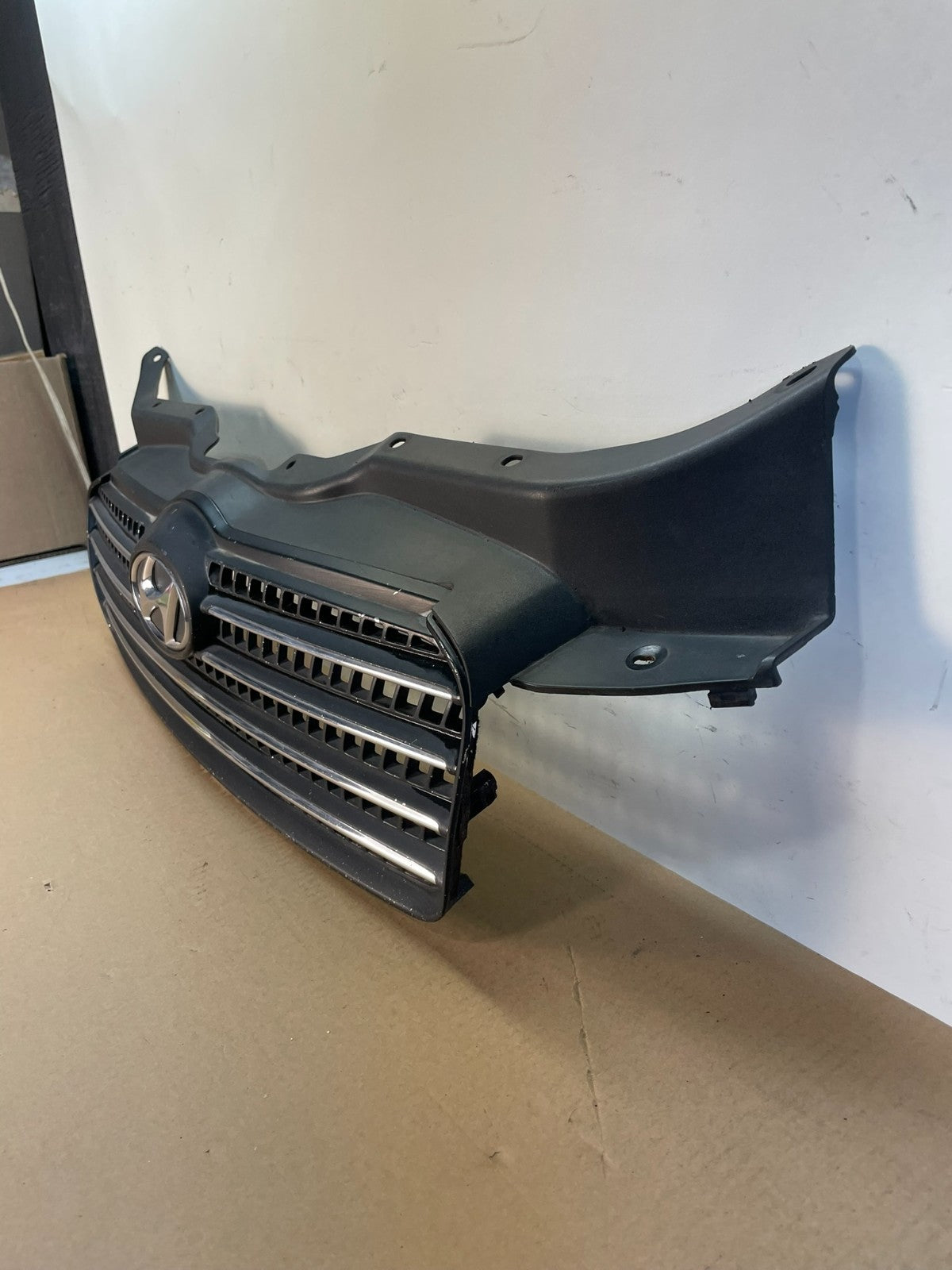 2006 to 2011 Hyundai Accent Front Upper Grill Grille AI3917 DG1