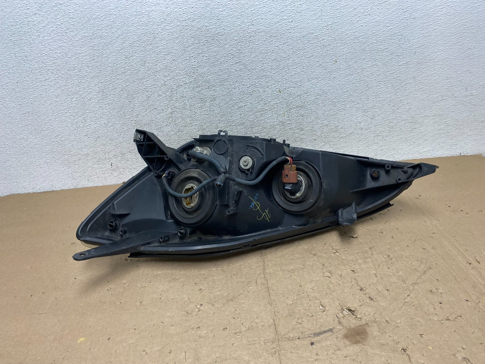 2004-2005 Toyota Sienna Right Passenger Halogen Headlight AG5605 DW5