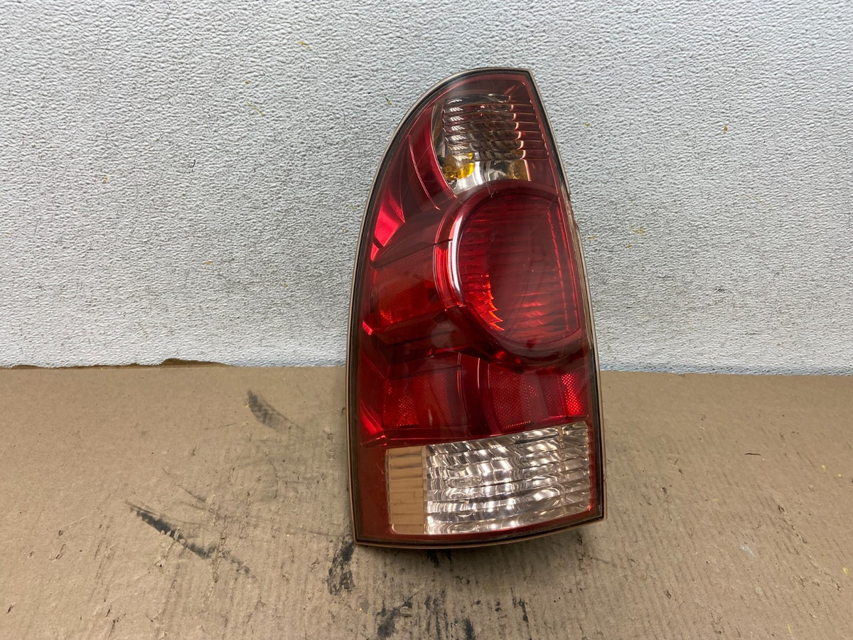 2005 to 2015 Toyota Tacoma Left Driver LH Side Tail Light AH2137 DG0
