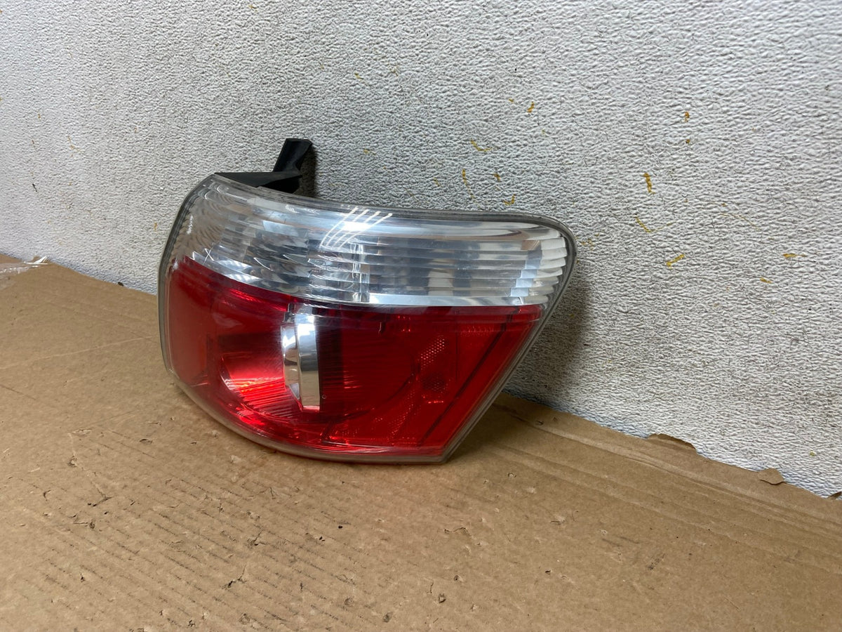 2007 to 2012 GMC Acadia Halogen Tail Light Right Passenger RH Side AH8548 LK2