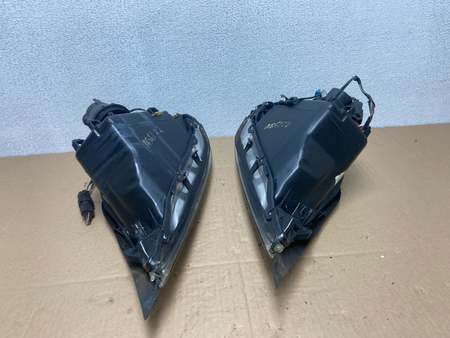 2000 to 2005 Mercury Sable Left+Right Side Set Halogen Headlights AB6122 DW10