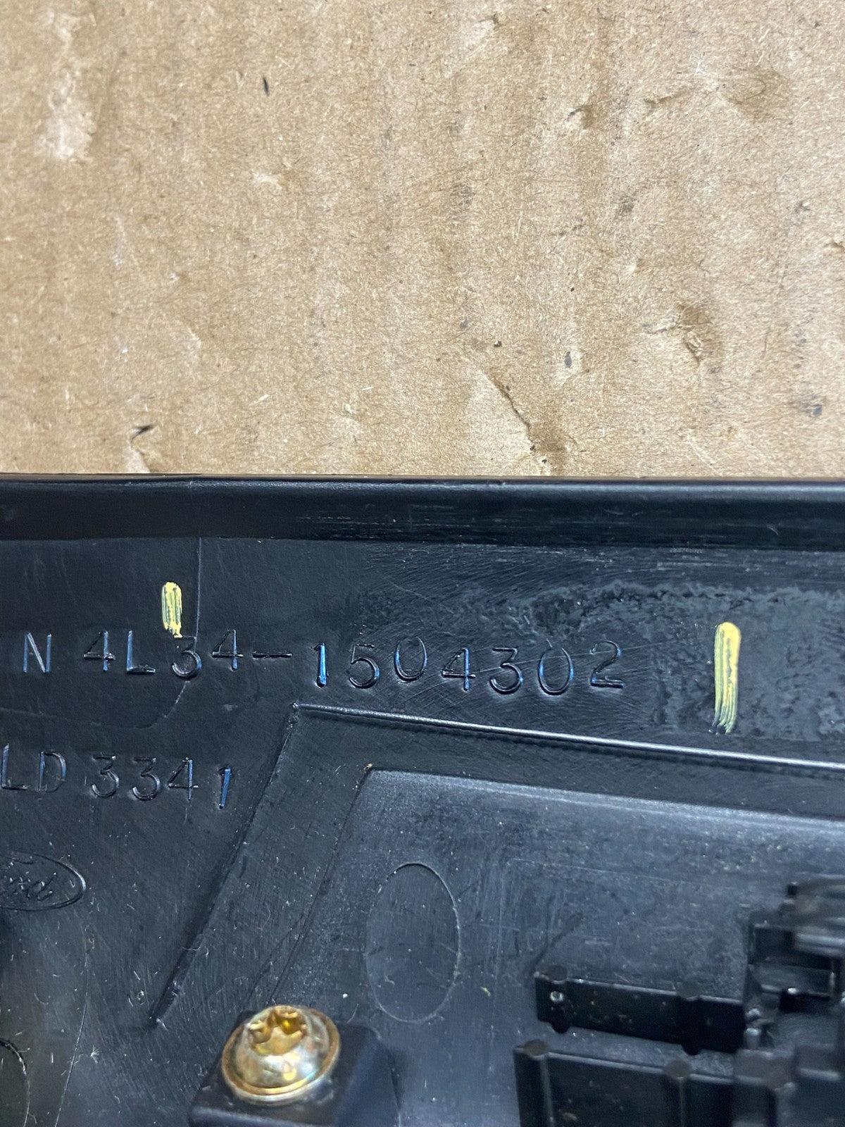 2004 to 2008 Ford F150 Radio Climate Dash Bezel Surround Black ae3823 DG5