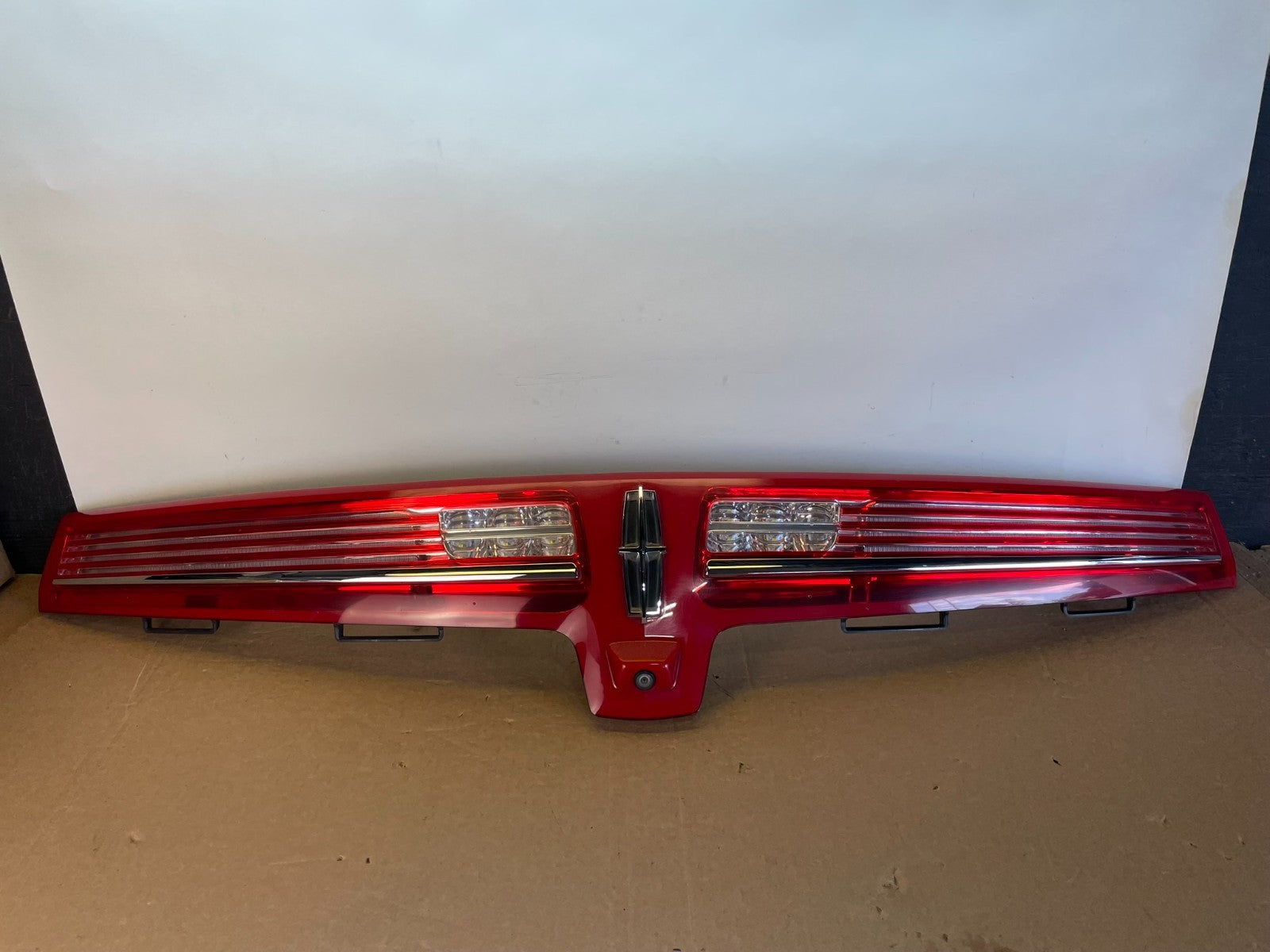 2010 to 2019 Lincoln Mkt Trunk Center Tail Light Panel Camera ag9800 DG0
