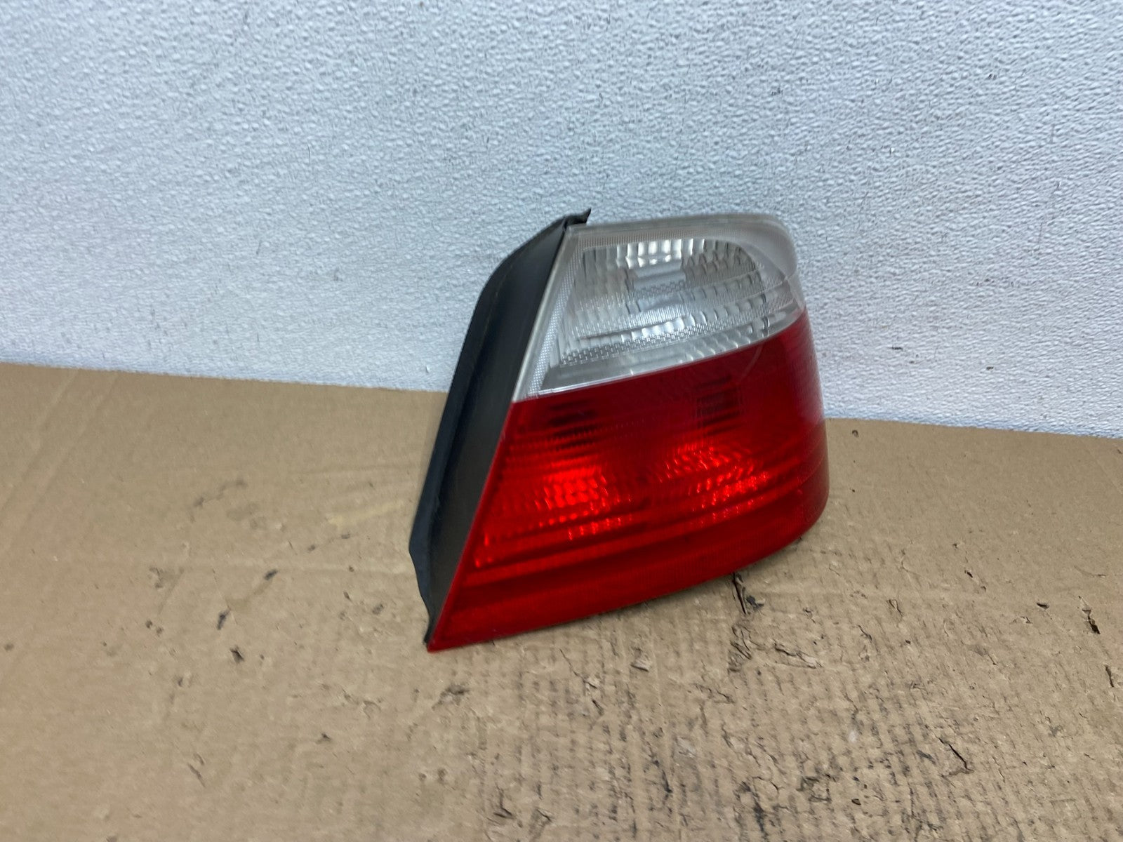 2001-2003 BMW 325Ci 330Ci E46 Right Passenger RH Tail Light AC4069 DG2