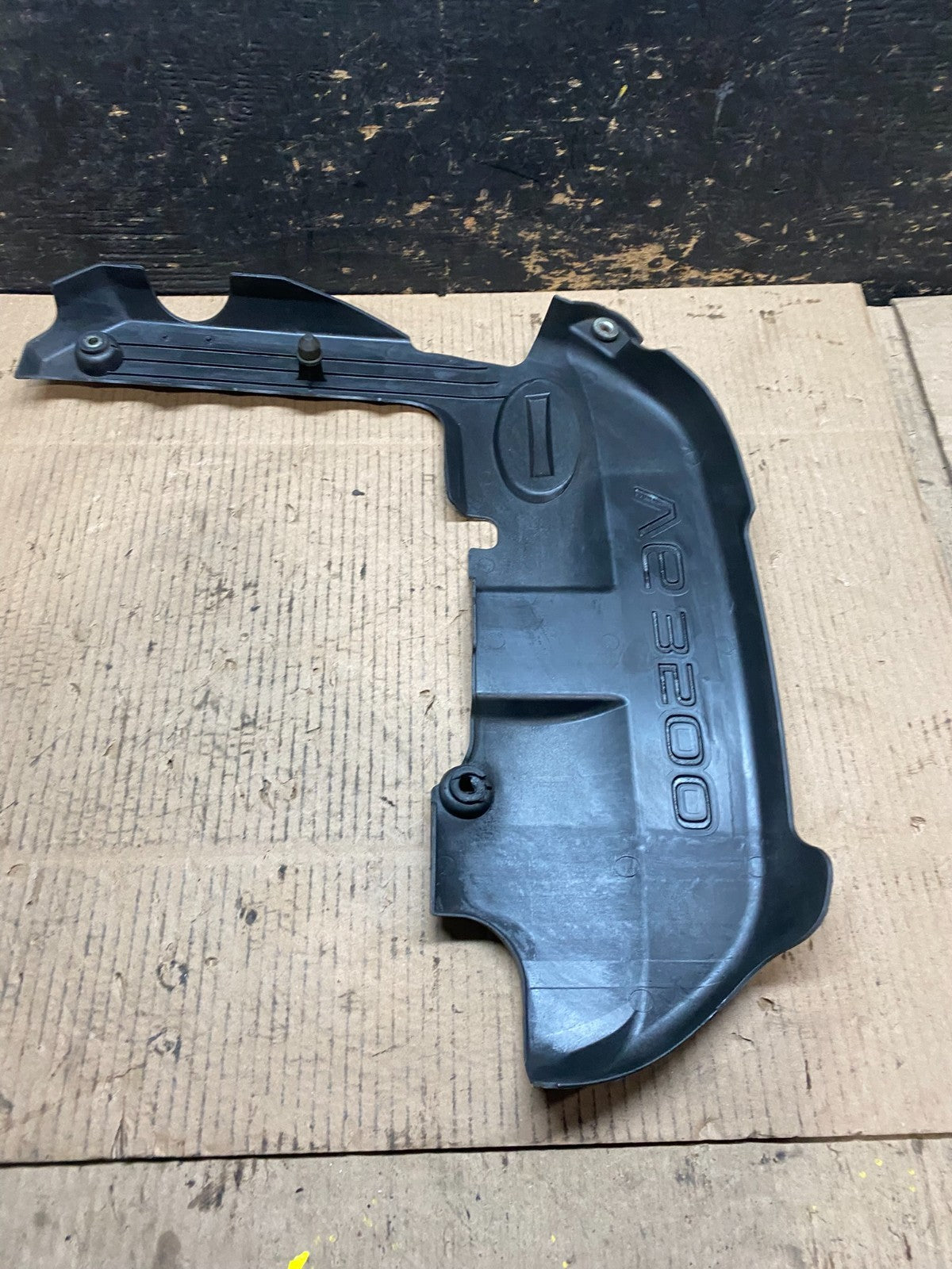 2001 to 2004 Nissan Pathfinder Engine Cover Ornament W5610 DG7
