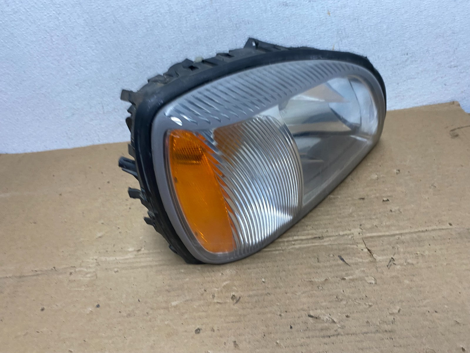 2000 to 2005 Cadillac Deville Right Passenger RH Side Headlight AD3985 DW2