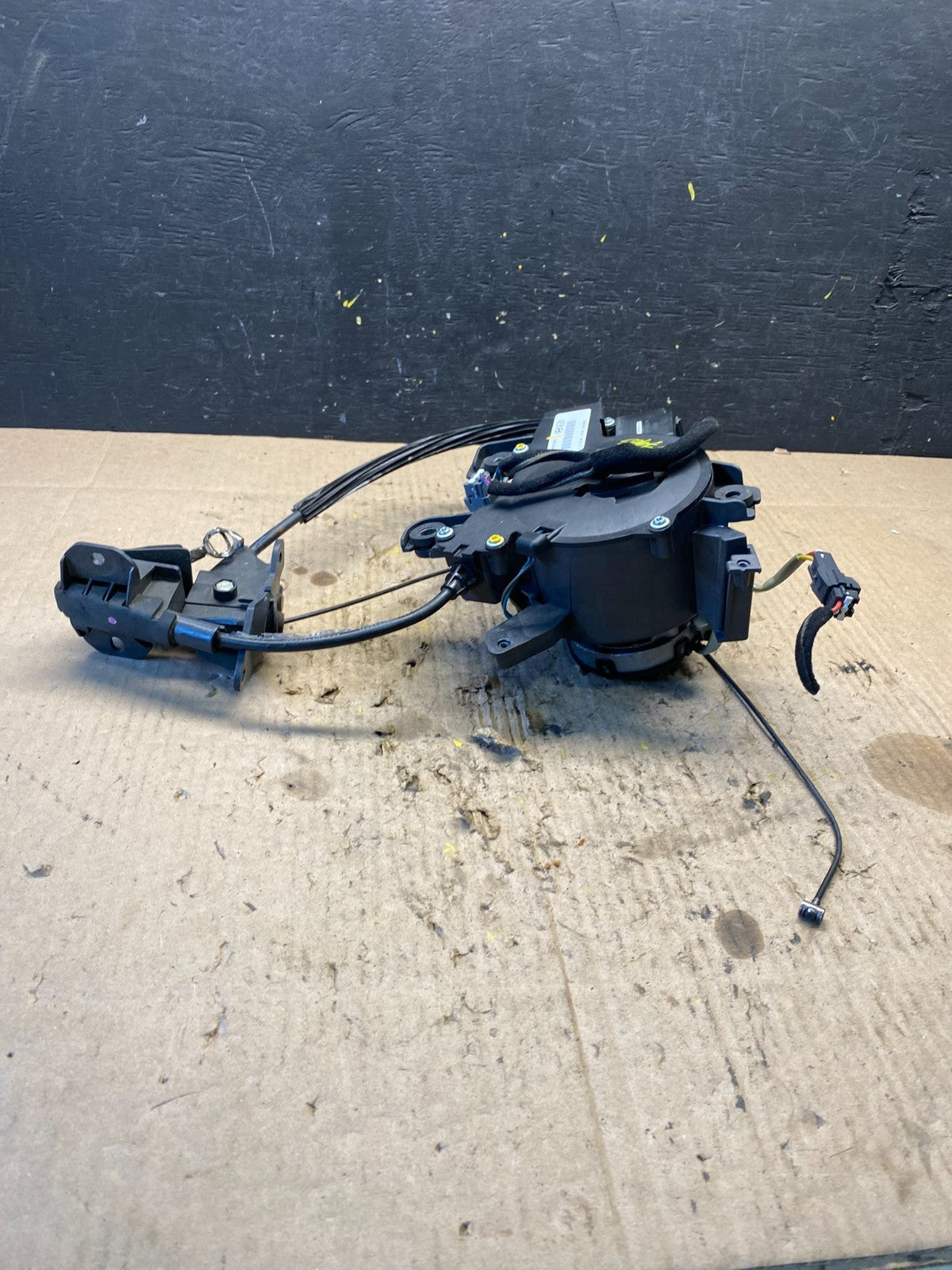 2007-2014 Kia Sedona Left Electric Power Sliding Door Motor Regulator P7965 DG4
