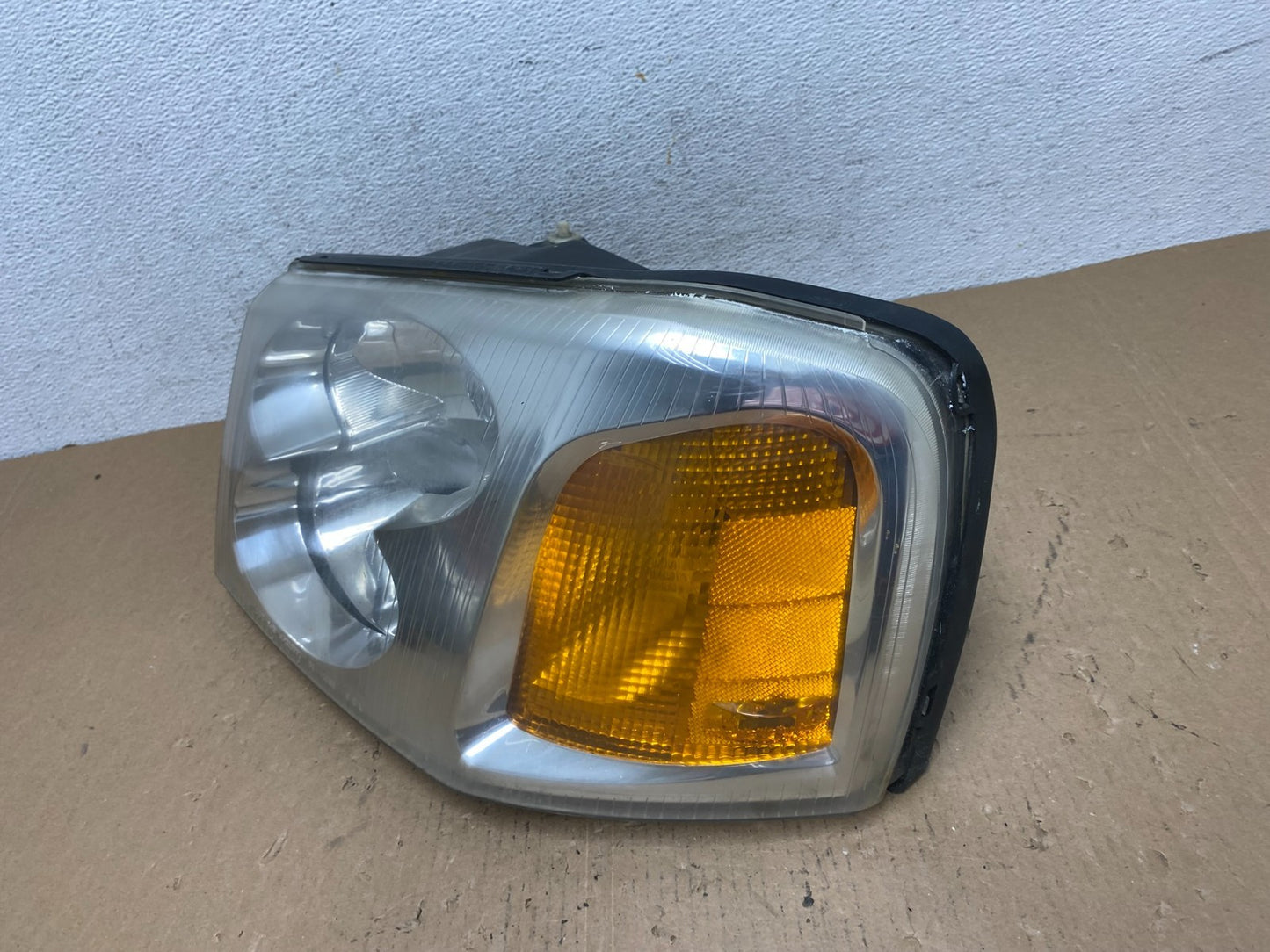 2002 to 2009 Gmc Envoy Left Driver Lh Side Headlight Halogen AD8083 DW1