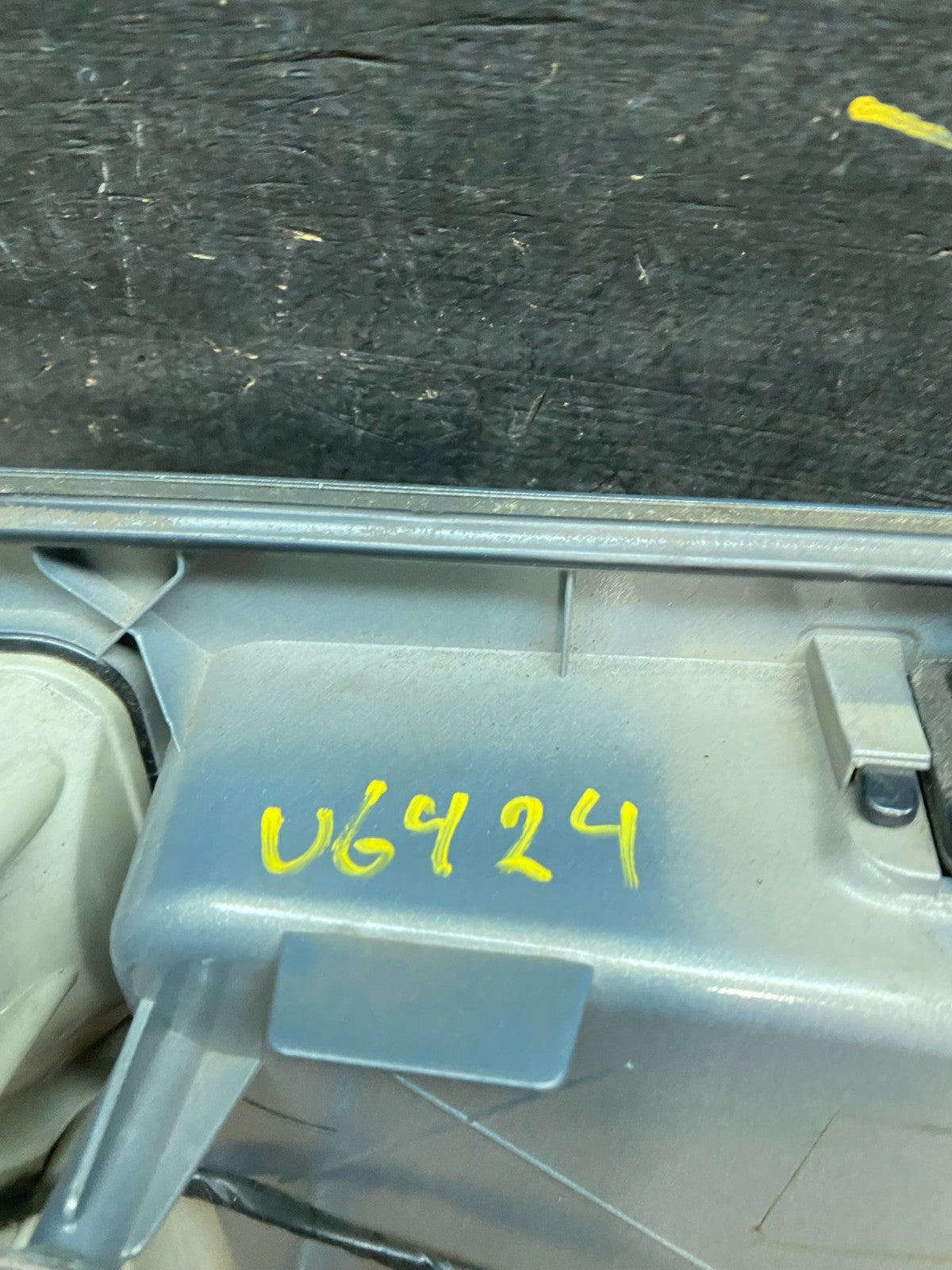 2004-2009 Cadillac SRX Trunk Panel Lid Backup License Plate U6424 DG10