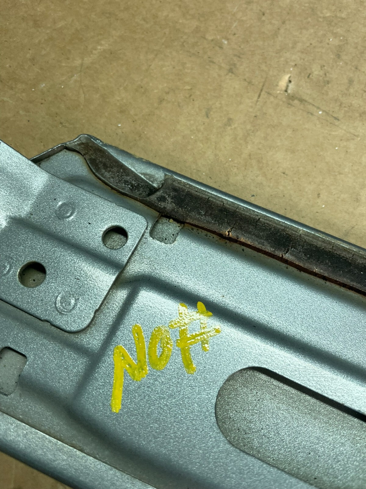 2005 to 2010 Honda Odyssey Right Side Rail Cover Quarter Trim Molding J3914 DG9