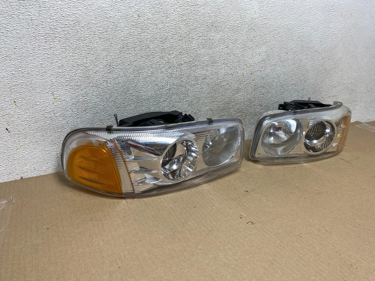 1999- 2006 GMC Sierra Left+Right Set Projector Headlights AH4356 DG1