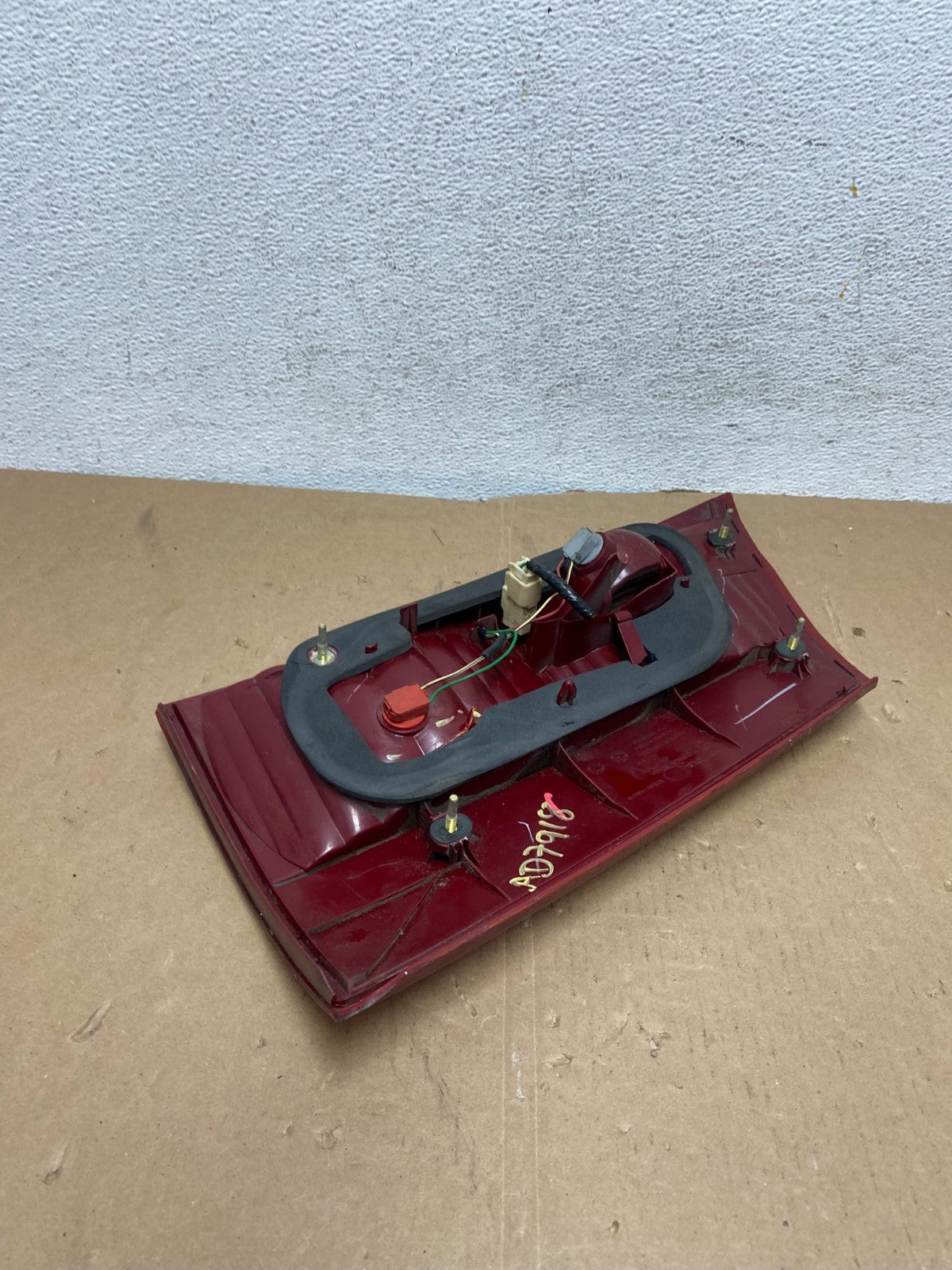 2004 - 2005 Toyota Sienna Left Driver LH Side Inner Tail Light AD7918 LK6