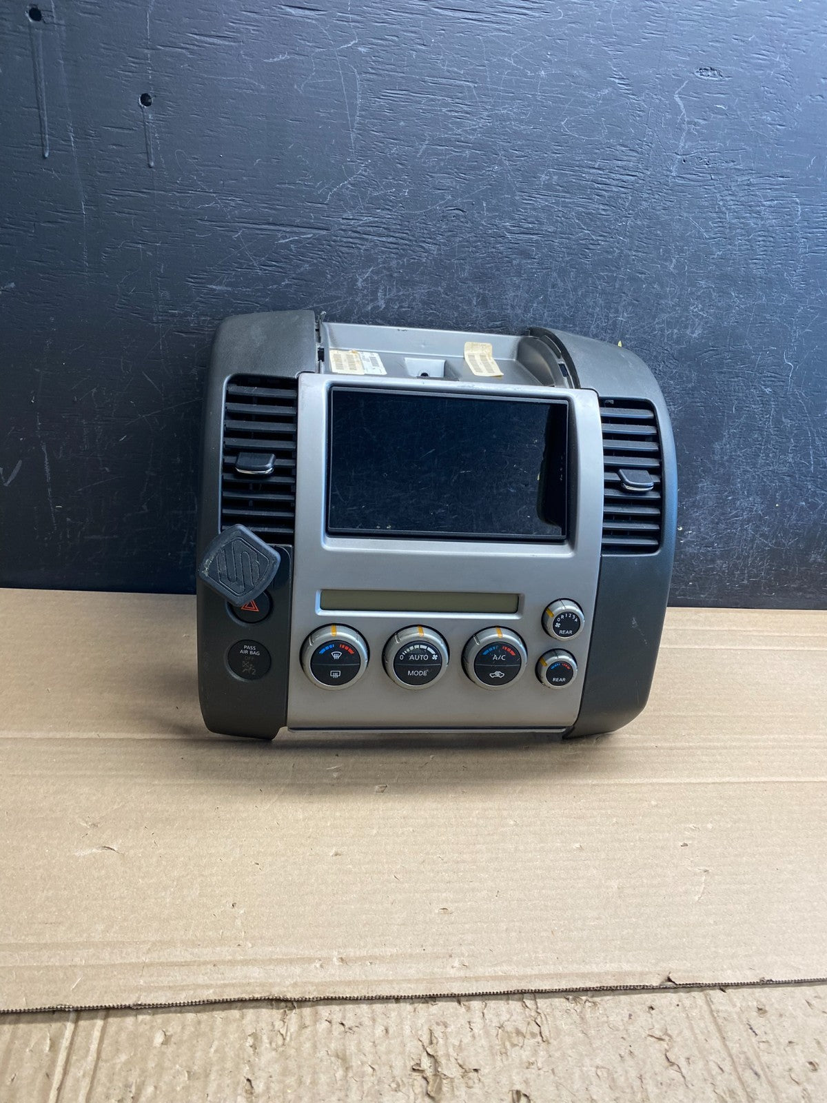 2005-2008 Nissan Pathfinder Radio A/C Heat Temperature Climate Control AG0046 DG0