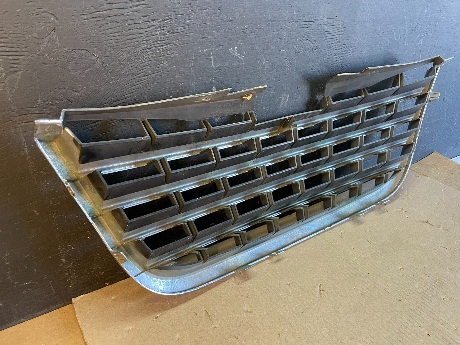 2008 to 2010 Chrysler Town & Country Front Upper Grill Grille Oem AB7891 DG7