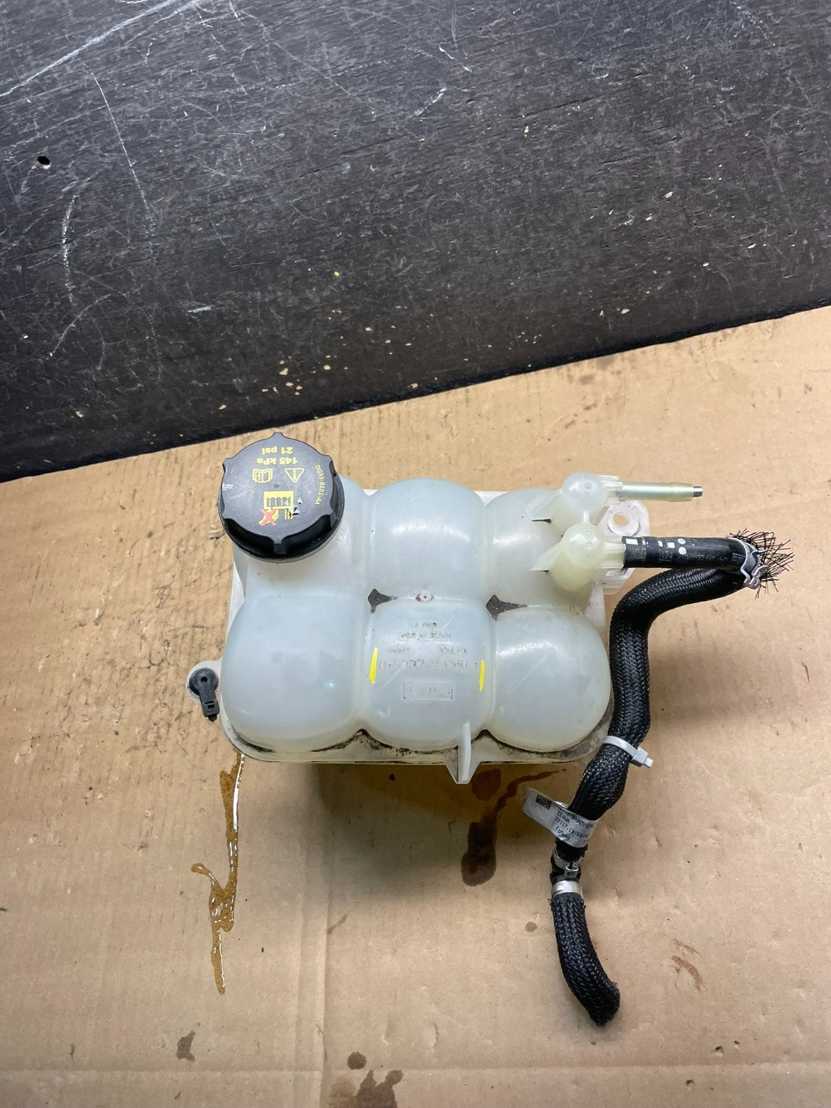 2020-2023 Ford Explorer Radiator Coolant Recovery Bootle Tank  W7080 DG4