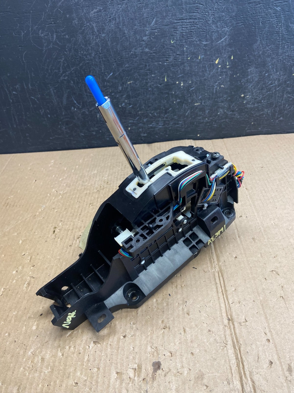 2011 - 2024 INFINITI QX80 QX56 AT Transmission Floor Gear Shifter w Knob AE39912