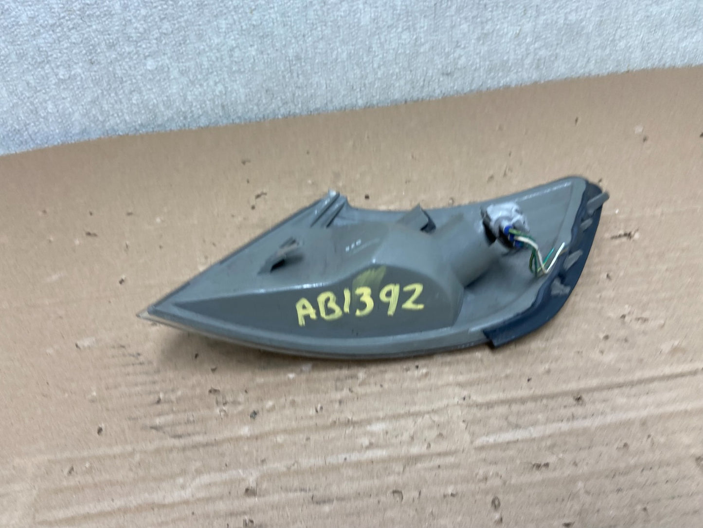 2000 to 2001 Lexus ES300 Right Passenger RH Side Turn Signal AB1392 DW7