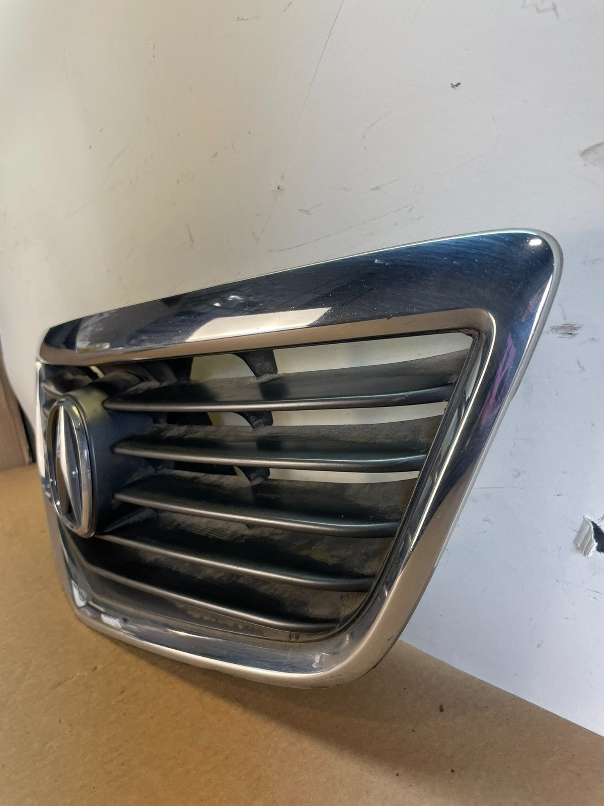 2002 to 2003 Acura RL Front Upper Grille Grill Emblem AG2947 DG1