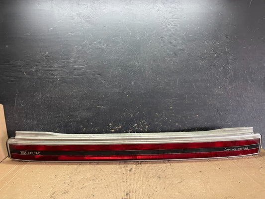 1986 to 1987 Buick Somerset Skylark Trunk Rear Center Tail Light Panel Z5924 DG0