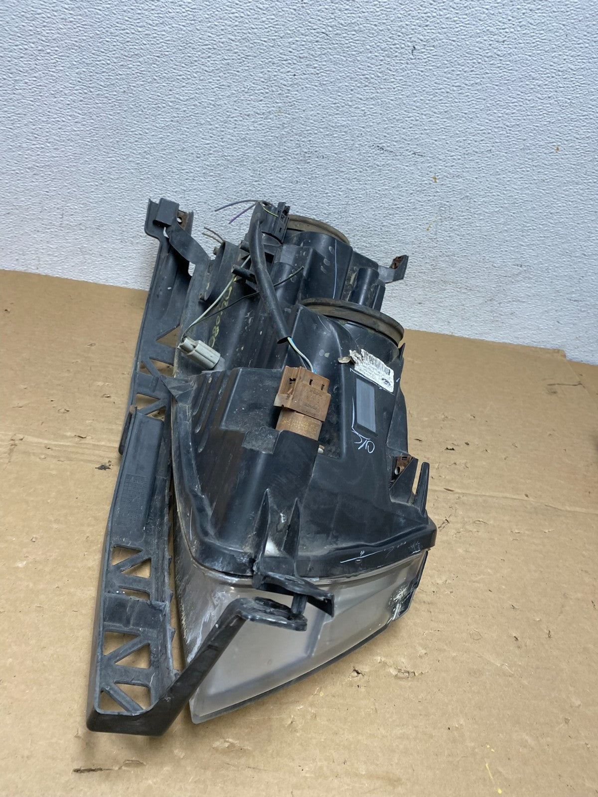 2006 to 2009 Lincoln MKZ Zephyr Left Driver Headlight Halogen AD4086 DW6