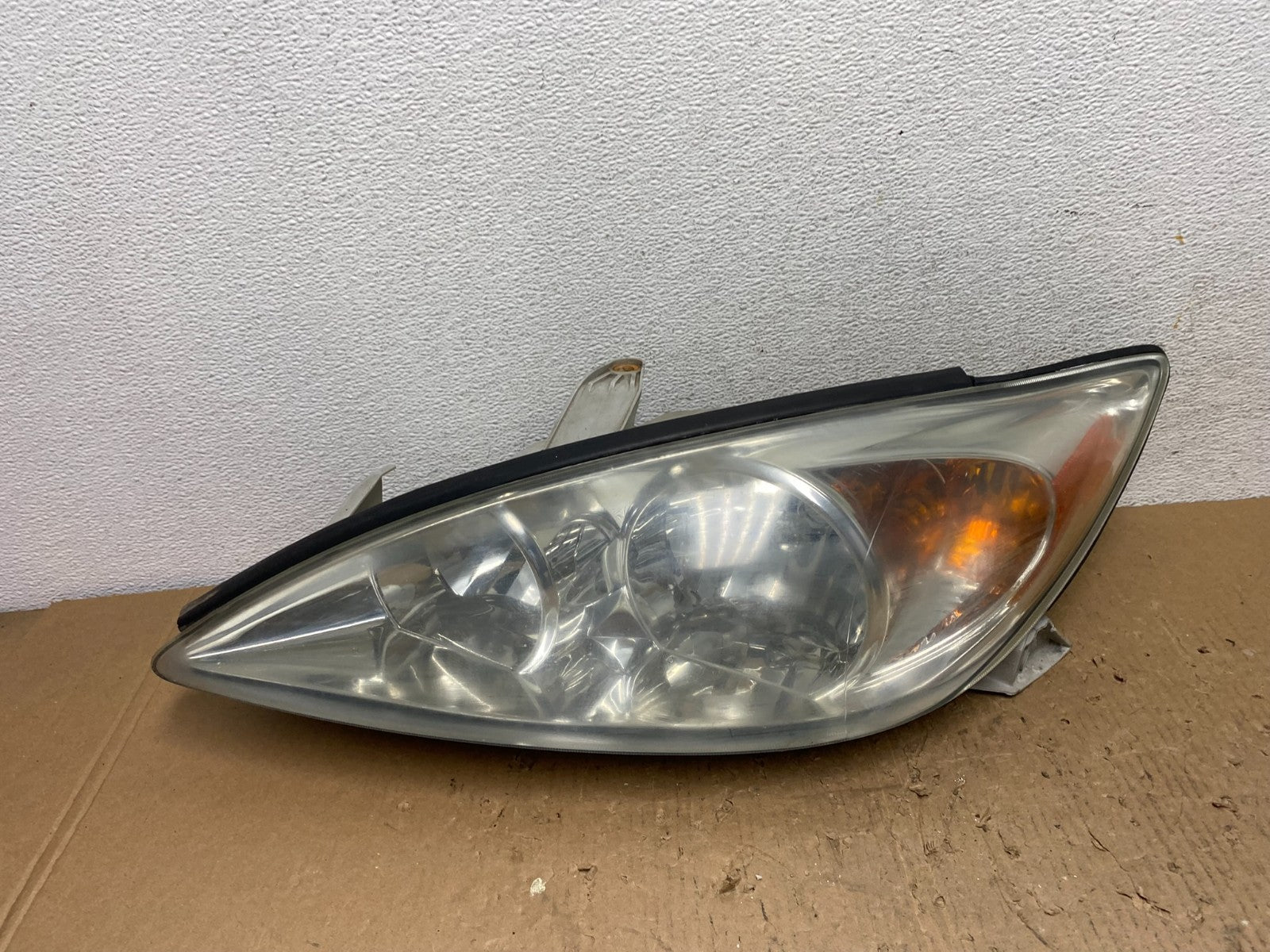 2002 2003 2004 Toyota Camry Left Driver Lh Side Halogen Headlight AD8770 DW0