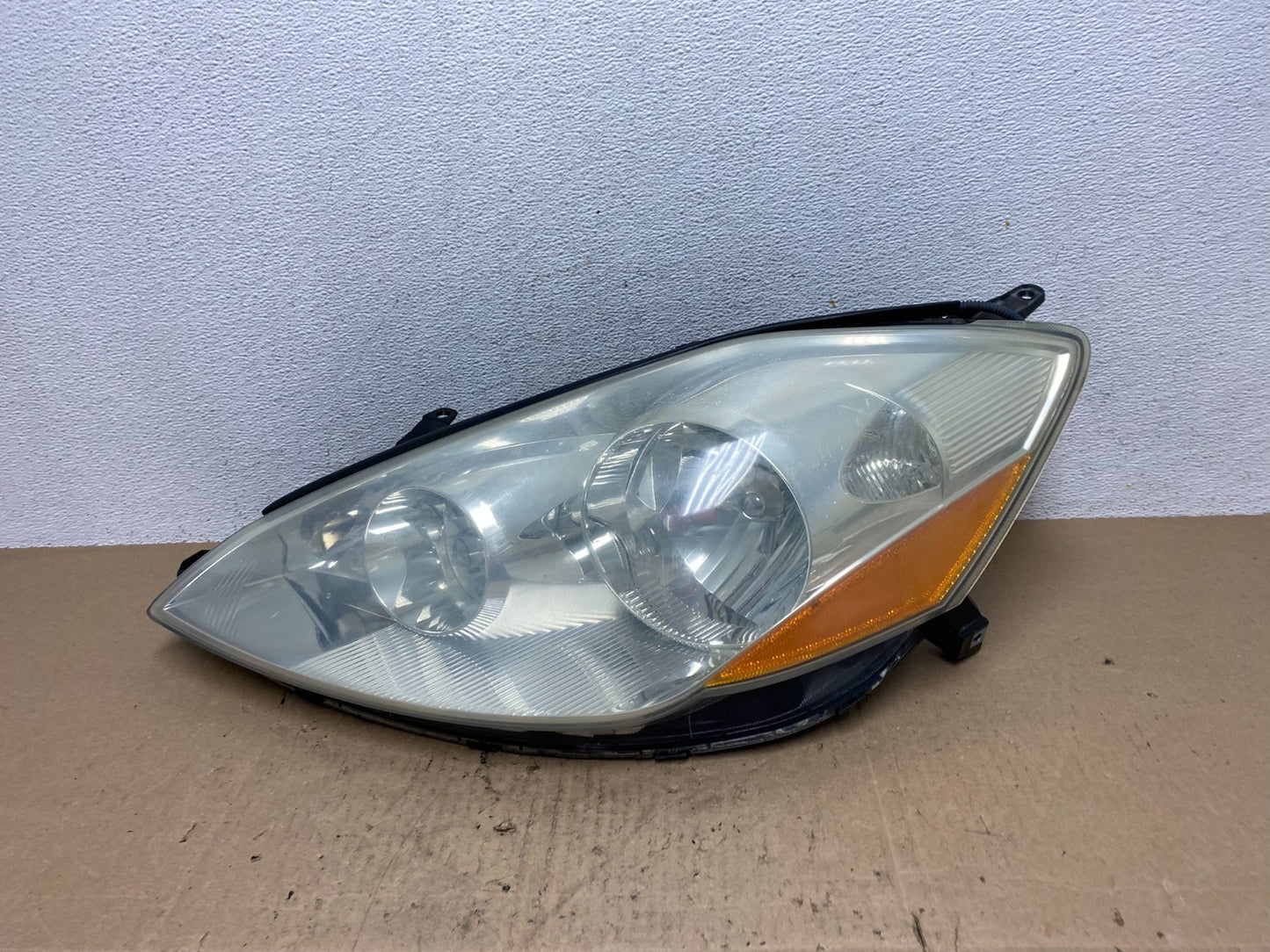 2006 to 2010 Toyota Sienna Left Driver Lh Side Headlight Halogen AE6467 DW0