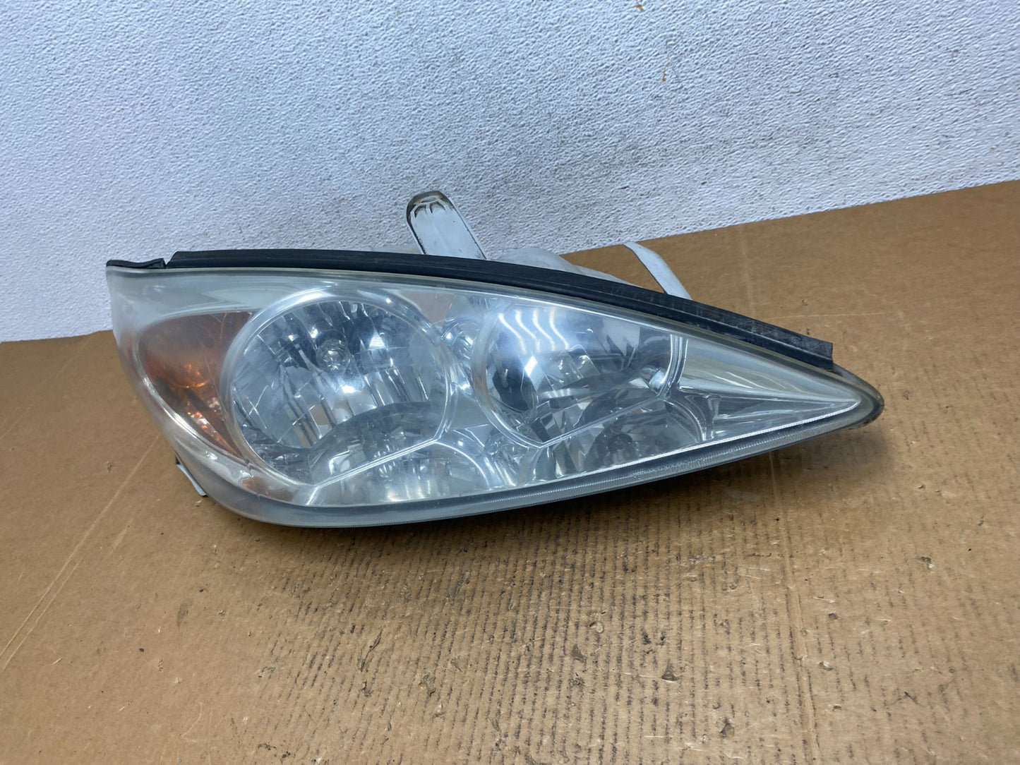 2002 to 2004 Toyota Camry Halogen Headlight Right Passenger Rh AE1243 DW1