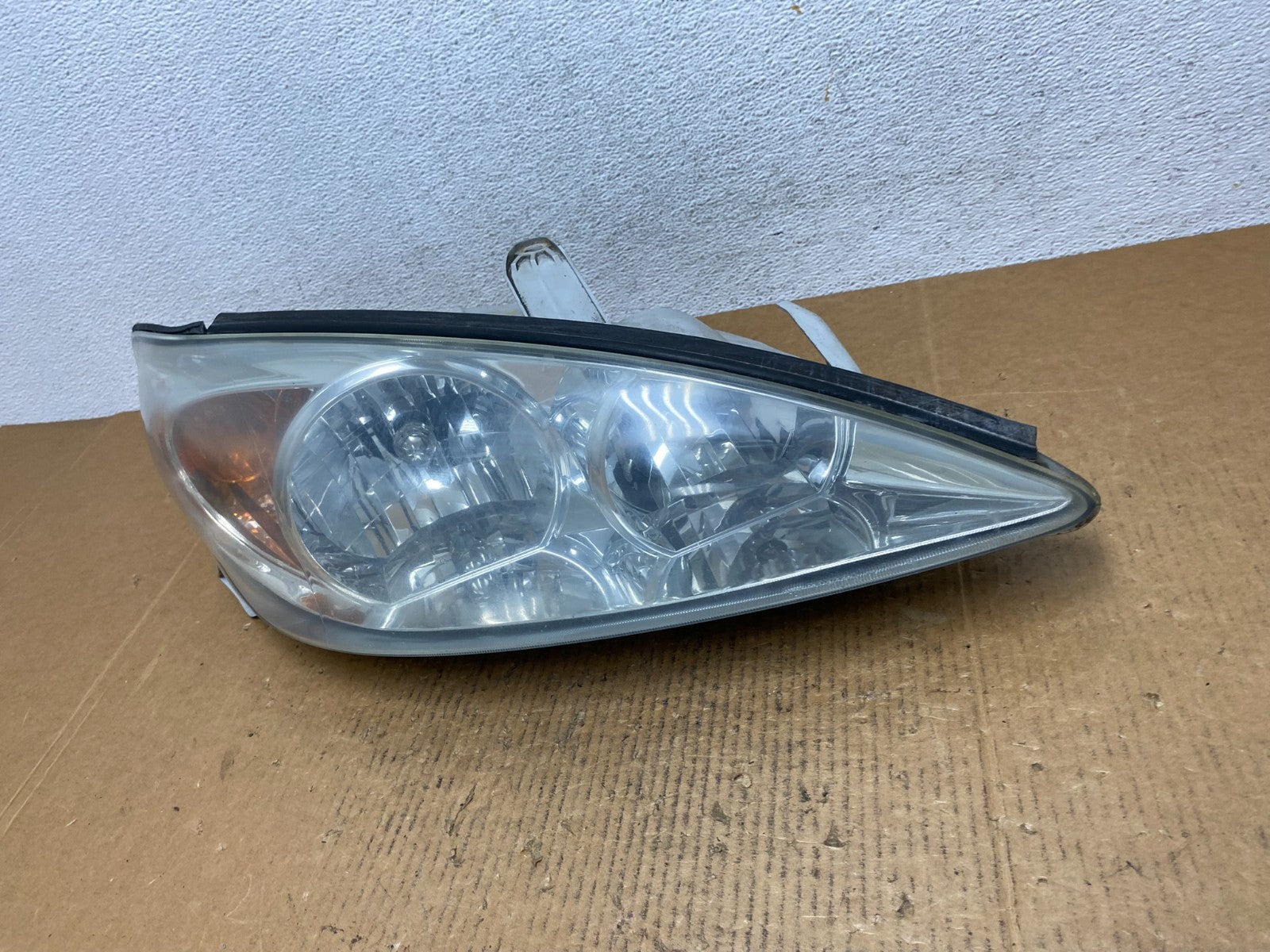 2002 to 2004 Toyota Camry Halogen Headlight Right Passenger Rh AE1243 DW1