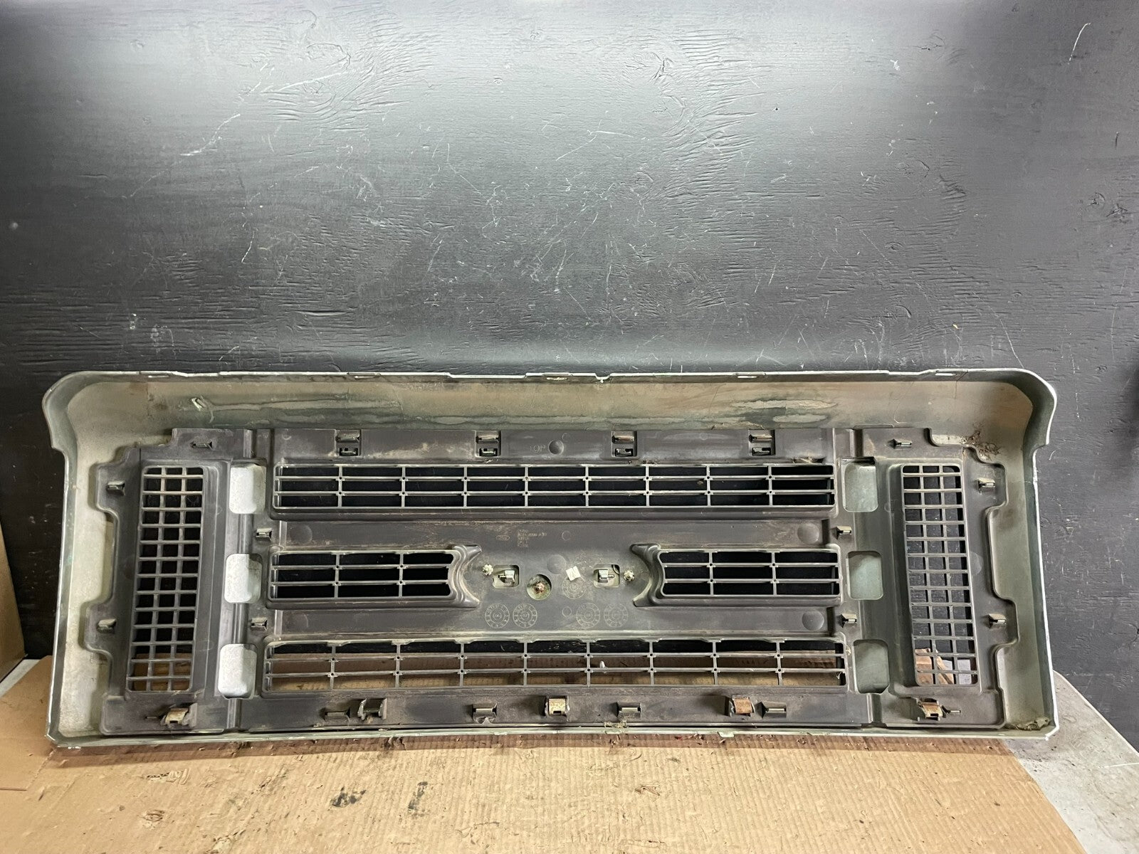2008 to 2014 Ford Econoline E150 E250 Front Upper Chrome Grill Grille M2981 DG8